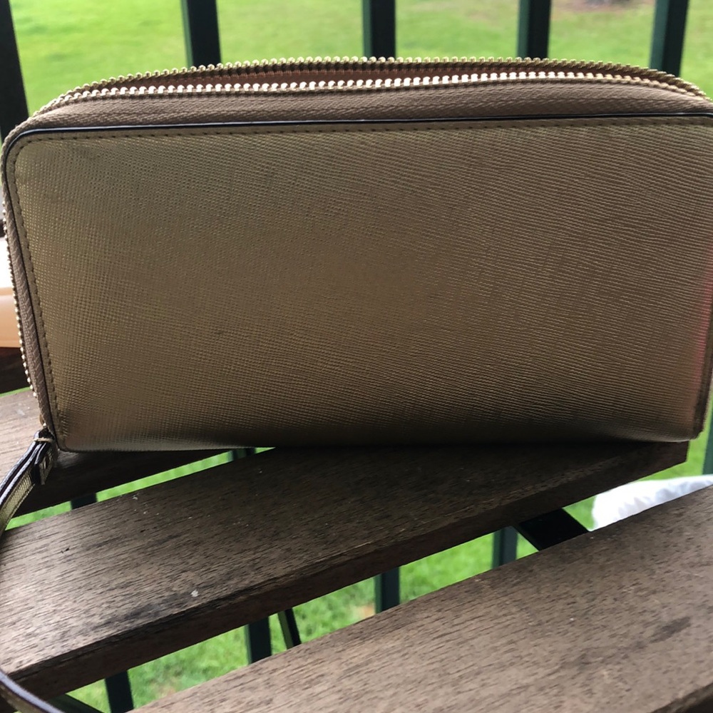 Kate Spade Gold wallet - Picture 2 of 4